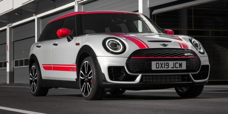 Examen, prix et spécifications de la Mini Cooper Clubman JCW 2024