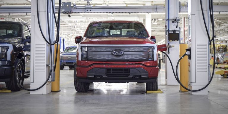 Ford va perdre 3 milliards de dollars sur les véhicules électriques cette année, mais les ventes augmentent