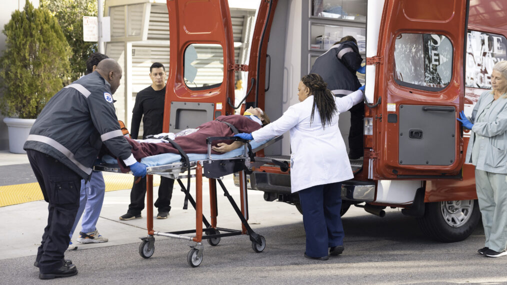 Kate Walsh comme Addison et Chandra Wilson comme Bailey dans Grey's Anatomy Saison 19 Episode 12