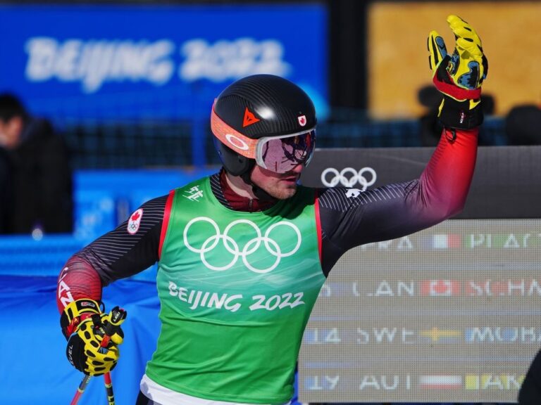 Howden et Thompson du Canada remportent la médaille d’argent aux championnats du monde en ski cross par équipes mixtes