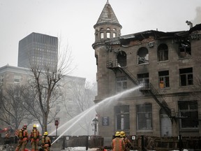 Un incendie s'est déclaré avant 6 heures du matin dans un complexe de condos de trois étages du Vieux-Montréal.