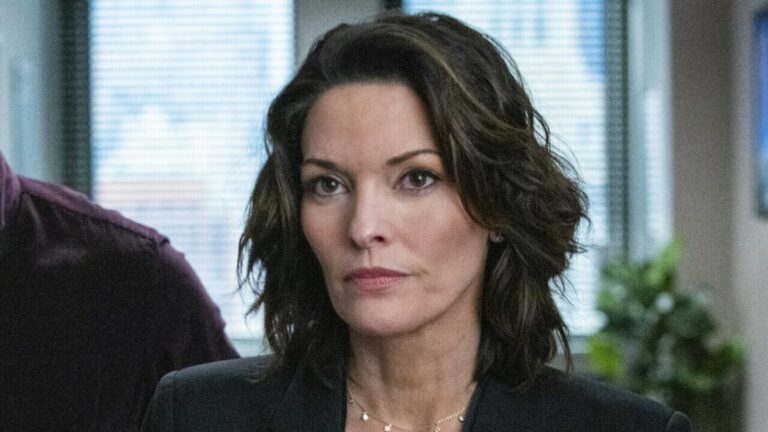 Alana De La Garza as Isobel in FBI