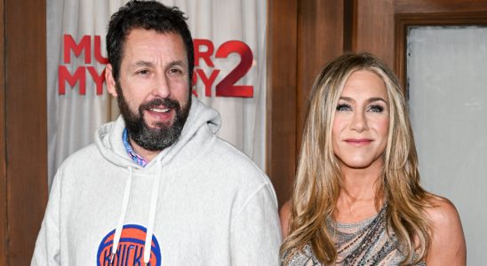 Jennifer Aniston et Adam Sandler parlent des blessures de "Murder Mystery 2" : problèmes de dos et chirurgie de remplacement de la hanche