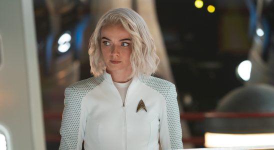 Jess Bush de Strange New Worlds dit que la relation entre Chapel et Spock s'approfondit dans la saison 2 [Exclusive Interview]