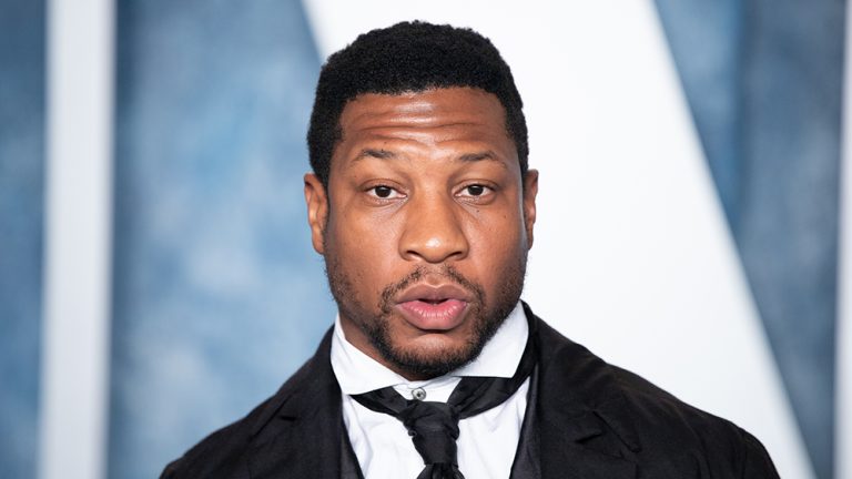 Jonathan Majors accusé d'agression et de harcèlement à la suite d'une arrestation à New York Les plus populaires doivent être lus Inscrivez-vous aux newsletters Variety Plus de nos marques
	
	
