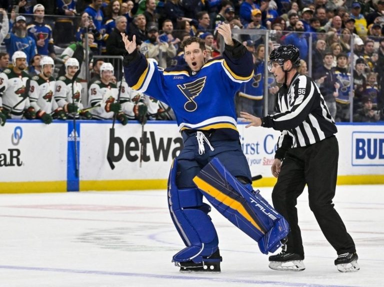 Jordan Binnington des Blues suspendu 2 matchs pour avoir attaqué un joueur du Wild