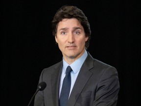 Le premier ministre Justin Trudeau s'adresse aux médias au Fort York Armory à Toronto, le vendredi 24 février 2023.