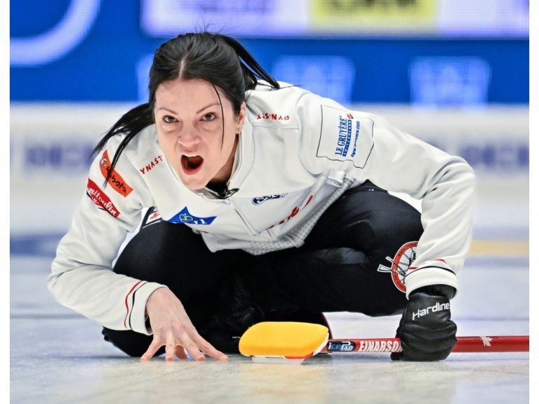 La Suisse, invaincue, devance le Canada 7-6 au championnat du monde de curling féminin