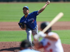 1 mars 2023 ;  Sarasota, Floride, États-Unis ;  Le lanceur partant des Blue Jays de Toronto, Yusei Kikuchi, lance un lancer contre les Orioles de Baltimore lors de la deuxième manche lors de l'entraînement de printemps au stade Ed Smith.