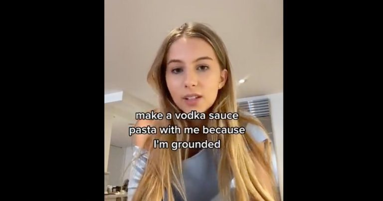 La fille de Sofia Coppola est accidentellement incroyable sur TikTok
