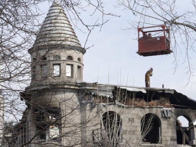 La police de Montréal confirme qu’un cinquième corps a été retrouvé dans les décombres d’un incendie dans un bâtiment historique