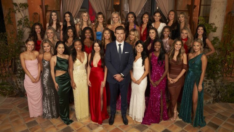 Zach Shallcross and The Bachelor Season 27 cast.