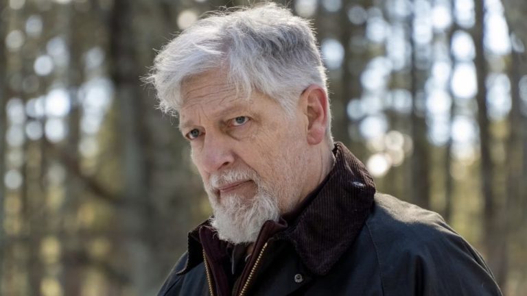 La série Penguin de DC présente Clancy Brown dans le rôle du chef de la mafia Salvatore Maroni
