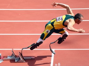 Oscar Pistorius d'Afrique du Sud participe aux séries éliminatoires du 400 m hommes le Jour 8 des Jeux Olympiques de Londres 2012 au Stade Olympique, le 4 août 2012 à Londres, en Angleterre.  (Paul Gilham/Getty Images)