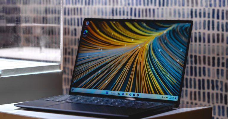 Le Dell Latitude 9440 est l’un des plus petits ordinateurs portables professionnels