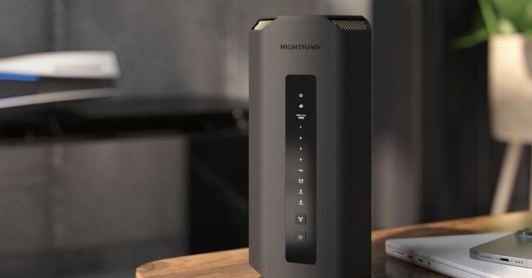 Le NightHawk RS700 de Netgear est un routeur tour avec connectivité Wi-Fi 7