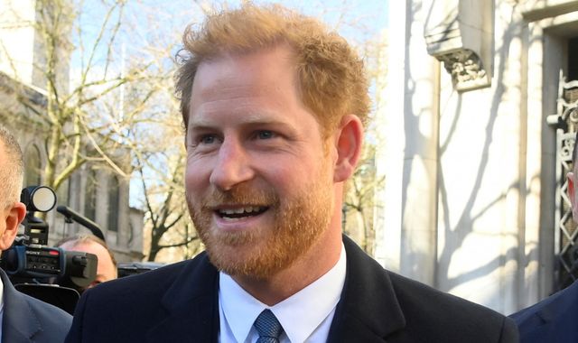 Le prince Harry était assis à seulement trois sièges des journalistes alors qu’il envoyait un message avec une visite inattendue à la Haute Cour