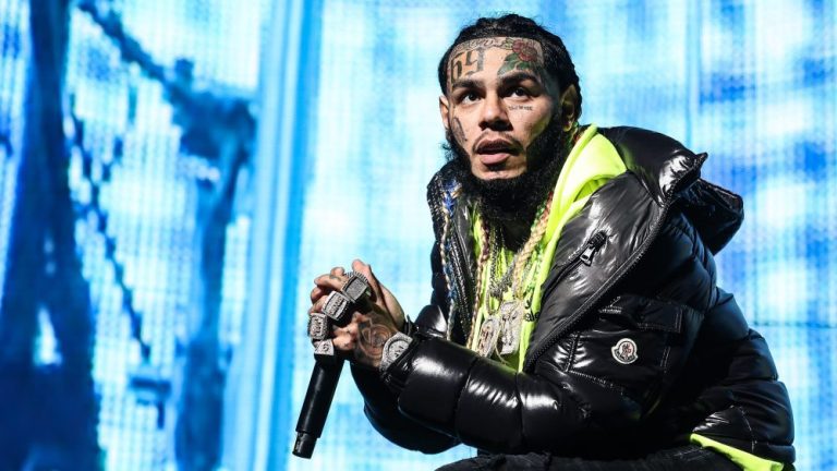 Le rappeur Tekashi 6ix9ine hospitalisé après une attaque au gymnase de Floride Le plus populaire doit être lu Inscrivez-vous aux newsletters Variété Plus de nos marques
	
	
