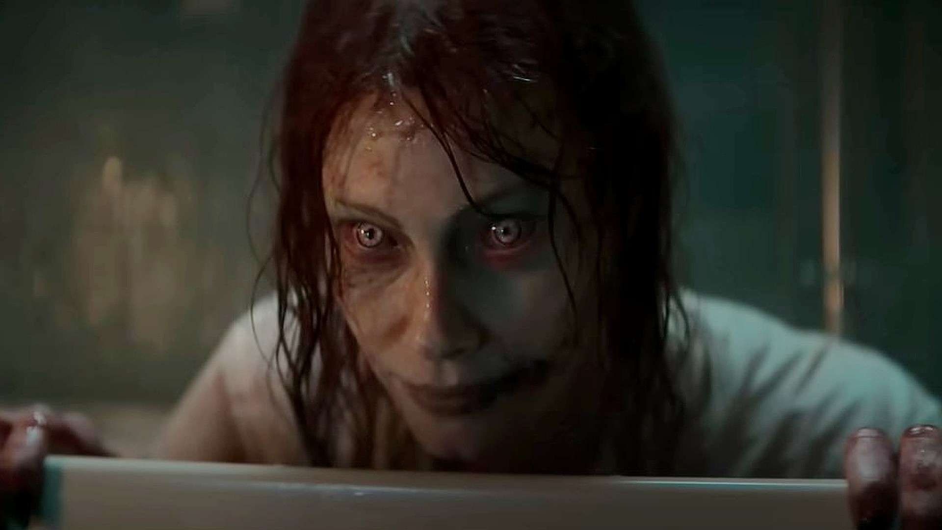 Alyssa Sutherland dans le rôle d'Ellie dans Evil Dead Rise