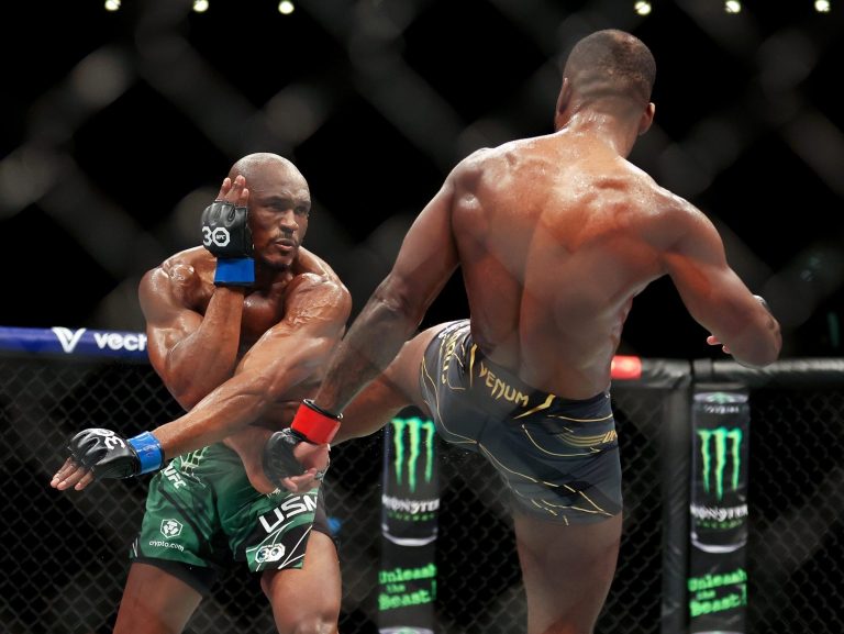 Leon Edwards bat Kamaru Usman à l’UFC 286