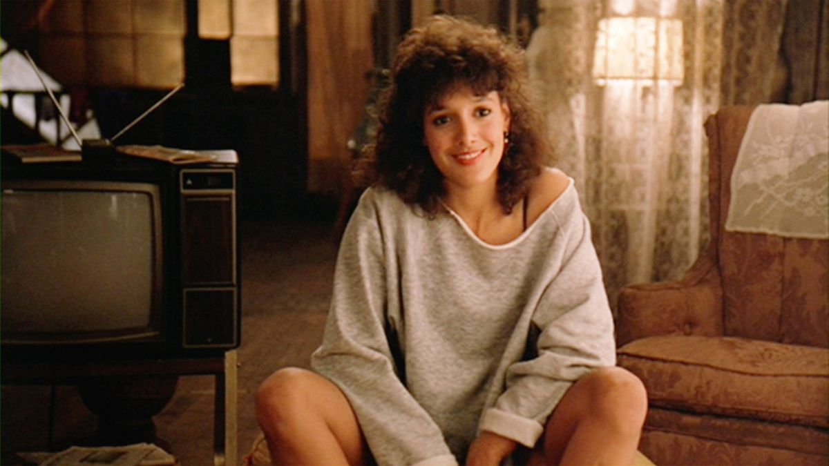 Jennifer Beals dans le pull le plus cool de Flashdance.