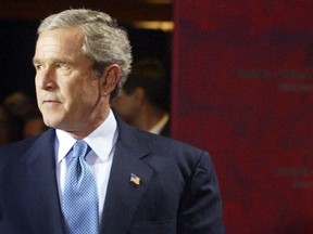 Le président américain George W. Bush lors de sa visite inopportune et mal conçue à Ottawa en novembre 2004.