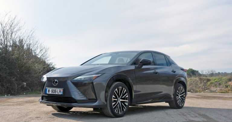 Lexus offre un aperçu de son futur EV avec le RZ 450e