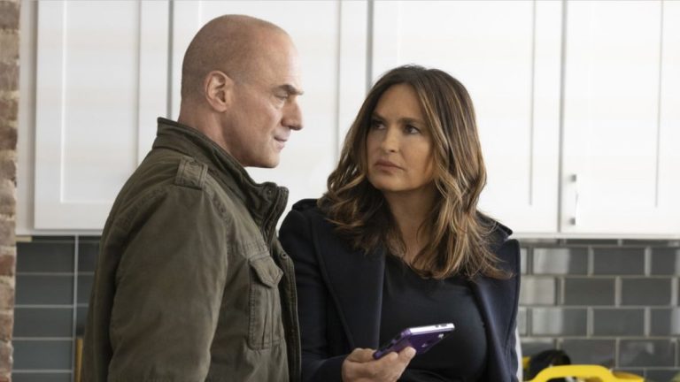 Benson and Stabler in a house in Law and Order: Organized Crime