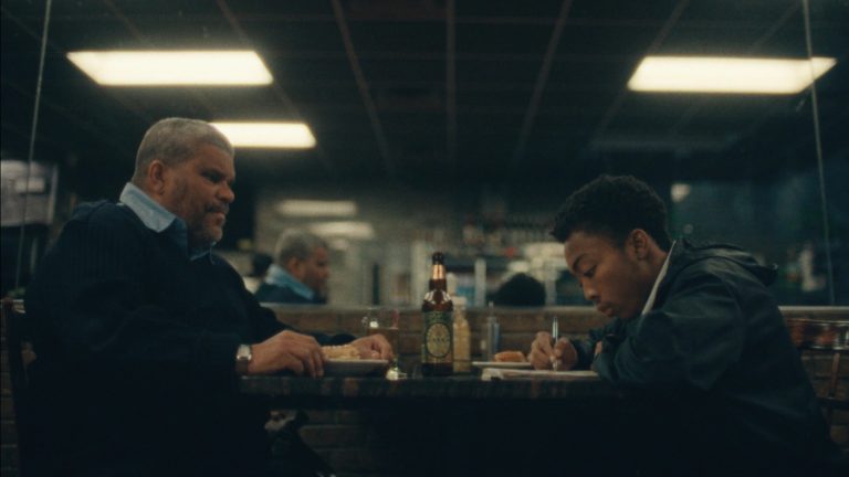 Luis Guzmán parle de Story Ave à SXSW, de la saison 2 de mercredi, des ravages de Gareth Evans, etc. [Exclusive Interview]
