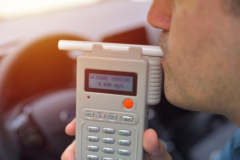 MANDEL: La police ne peut pas faire de tests de sobriété aléatoires sur une propriété privée, selon les règles des tribunaux