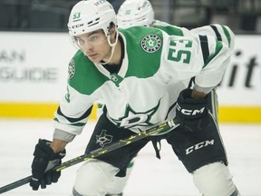 Le centre des Stars de Dallas Wyatt Johnston est le deuxième plus jeune joueur de la LNH à 19 ans. Lucas Peltier/USA TODAY Sports