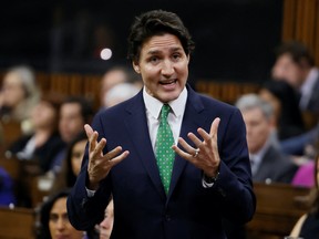 Le premier ministre du Canada Justin Trudeau prend la parole pendant la période des questions à la Chambre des communes sur la Colline du Parlement à Ottawa, Ontario, Canada le 8 mars 2023. REUTERS/Blair Gable