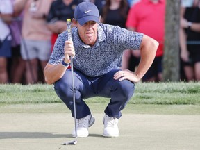 5 mars 2023 ;  Orlando, Floride, États-Unis ;  Rory McIlroy aligne un putt au 14e trou lors de la dernière ronde du tournoi de golf Arnold Palmer Invitational.