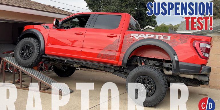 Pourquoi le Ford F-150 Raptor R a moins de flexibilité de suspension que le Ram 1500 TRX