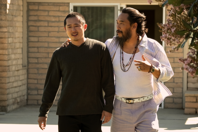 Bœuf.  (L à R) Steven Yeun comme Danny, David Choe comme Isaac dans l'épisode 106 de Beef.  Cr.  Andrew Cooper/Netflix © 2023