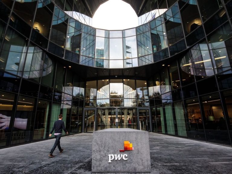 PwC lance un chatbot IA pour 4 000 avocats afin d’accélérer le travail