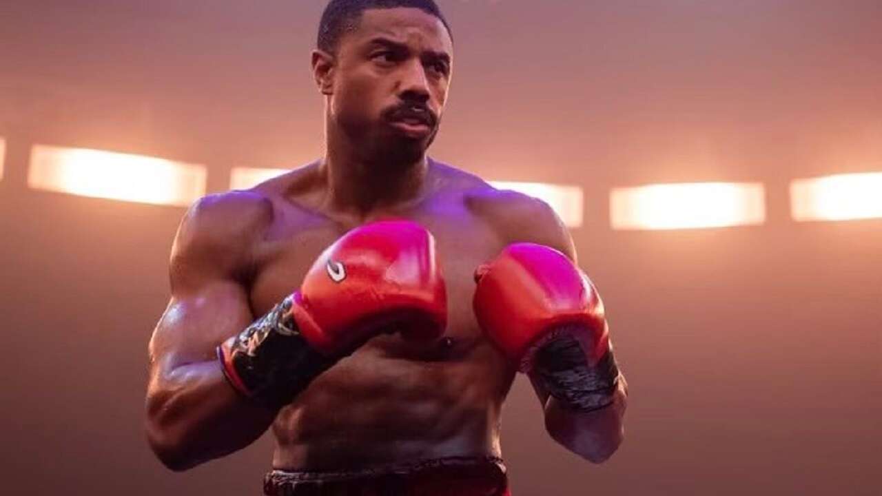 Regardez de plus près les troncs inspirés d'Akira de Michael B. Jordan pour Creed III
