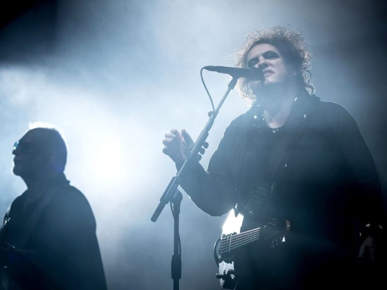 Robert Smith de The Cure dit que Ticketmaster remboursera certains frais