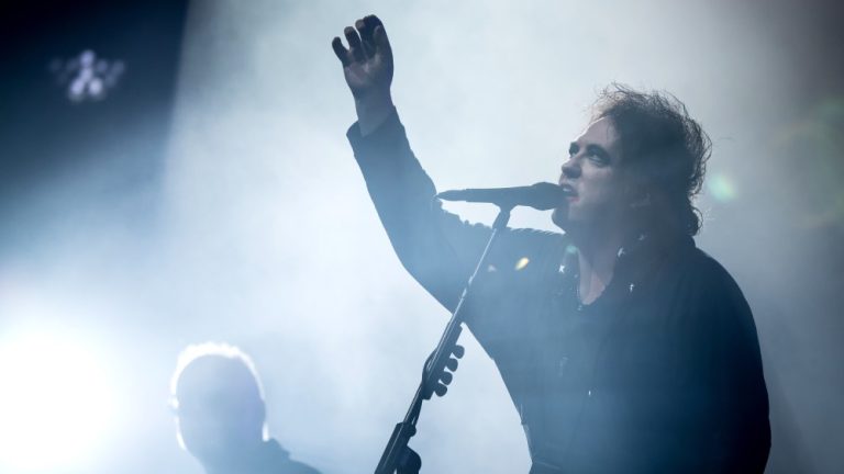 Robert Smith de The Cure « écoeuré » par « Ticketmaster Fees Debacle » pour la prochaine tournée nord-américaine Les plus populaires doivent être lus
	
	
