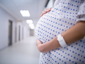 Si les défis anatomiques chez les femmes transgenres peuvent être surmontés - et les chirurgiens ont dit qu'aucun ne semble insurmontable - les greffes d'utérus permettraient aux femmes trans d'avoir une gestation et de donner naissance à un enfant.