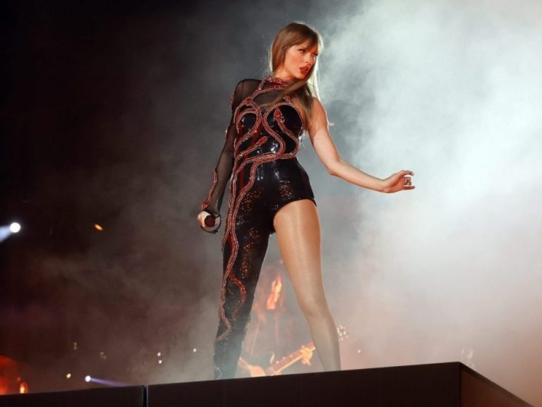 Taylor Swift donne le coup d’envoi de l’US Eras Tour au stade du Super Bowl