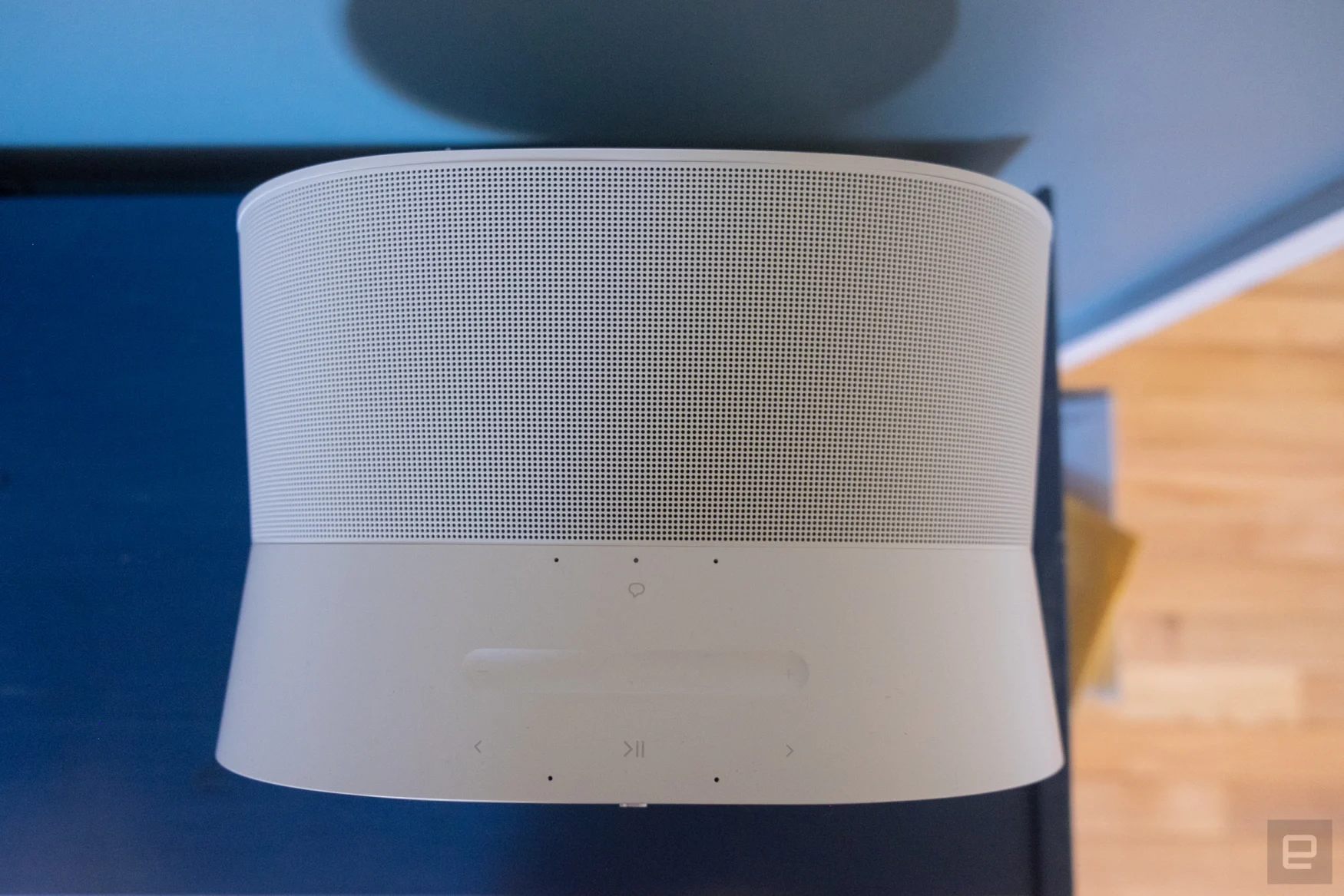 Photos du nouveau haut-parleur Sonos Era 300, qui peut lire de la musique en audio spatial Dolby Atmos.