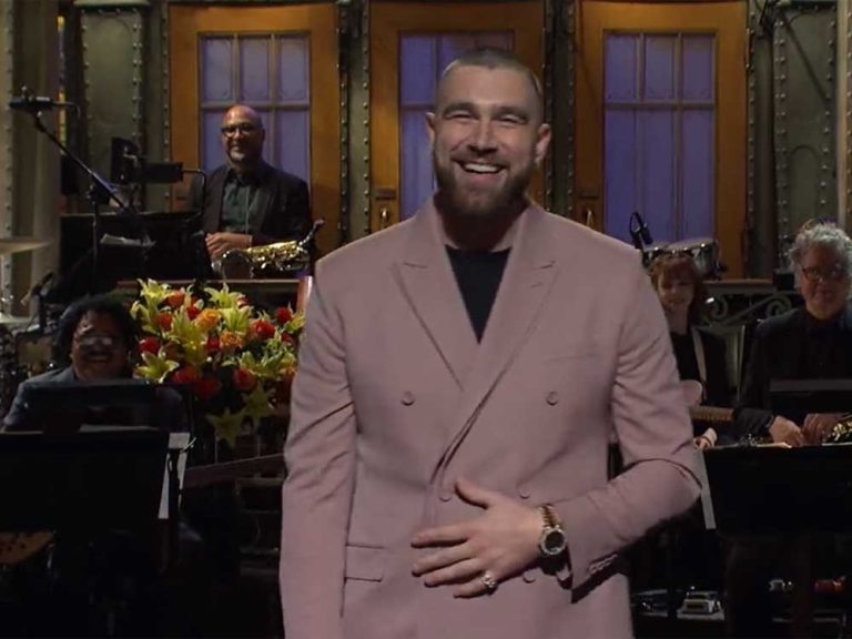 Travis Kelce des Chiefs vise son frère, Patrick Mahomes sur ‘SNL’