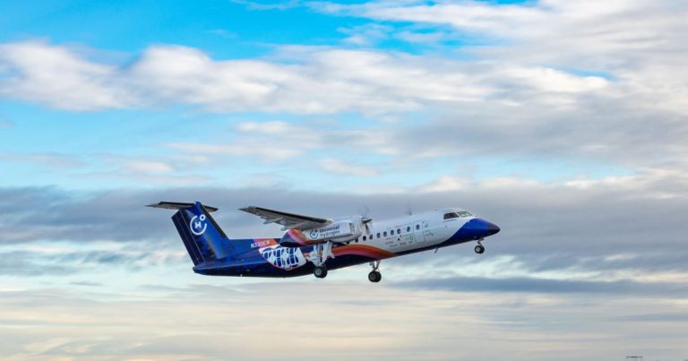 Un avion de banlieue Dash-8 a volé pendant 15 minutes avec un moteur à pile à combustible à hydrogène