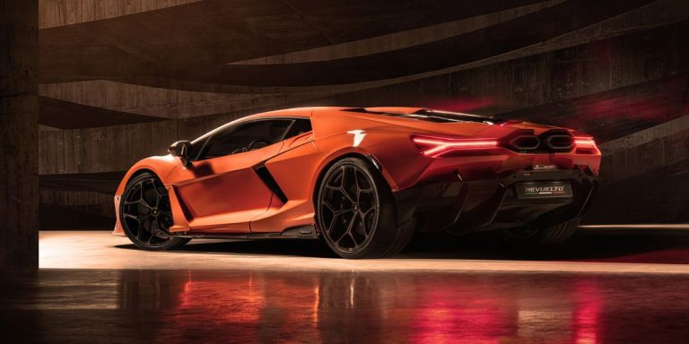 Voir les photos de la Lamborghini Revuelto 2024