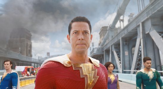 Zachary Levi dit que la scène des crédits de "Shazam 2" a été "contrecarrée" et "c'est dommage" si tous les films de bandes dessinées doivent être "sérieux, intenses, sombres"