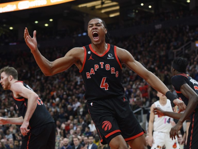 Le double-double de Scottie Barnes mène les Raptors devant Miami alors que Toronto gagne du terrain dans l’Est