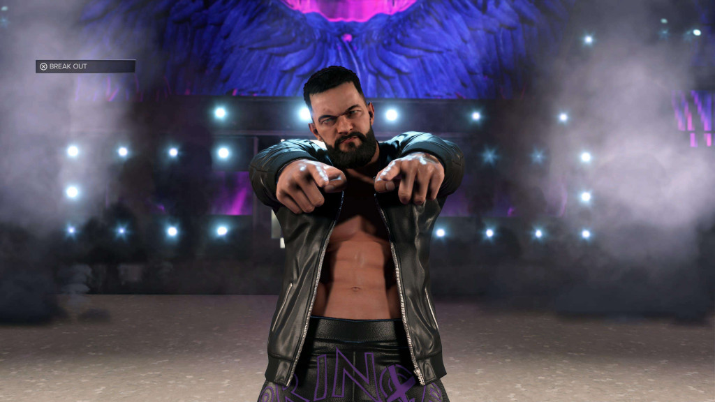 Image montrant Finn Balor tirant sa pose de club de balle signature