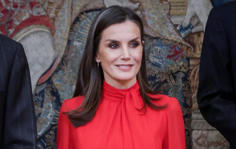 À la défense de la reine Letizia et de sa mèche grise chic