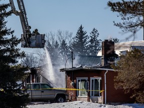 Le Service des incendies d'Ottawa enquête sur un incendie mortel sur le chemin First Line.  Dimanche 2 avril 2023.